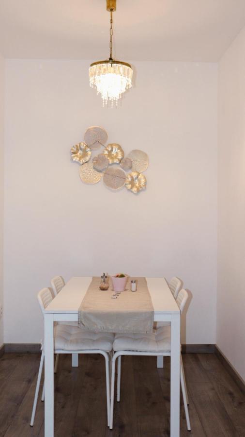 Apartman - Cafe Princ Pod Hradem Wifi, Klima Sternberk Exterior photo
