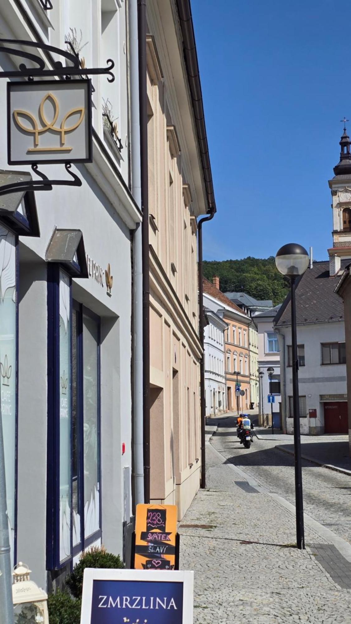 Apartman - Cafe Princ Pod Hradem Wifi, Klima Sternberk Exterior photo